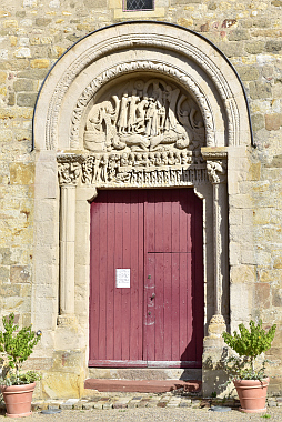 NeuillyenDonjon Église SainteMarieMadeleine Portail sculpté